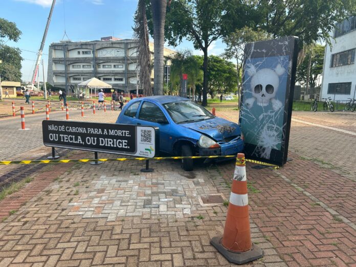 O uso do aparelho já é a 3ª causa de morte no trânsito brasileiro, chegando a gerar 54 mil mortes ao ano.