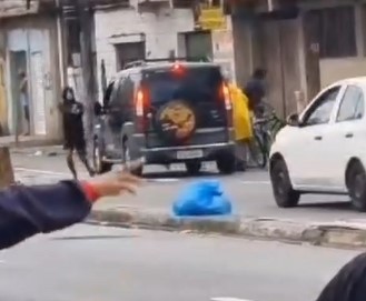 Homens são flagrados fazendo arrastão em cidade do litoral