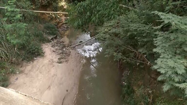 Corpo de homem é encontrado as margens de um riacho no interior de SP