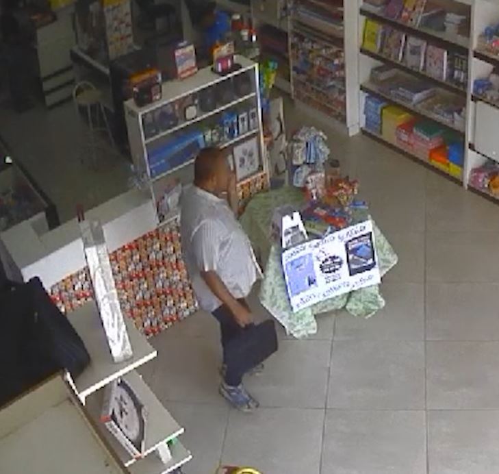 Homem furta computador de um comércio que seria sorteado no interior de SP