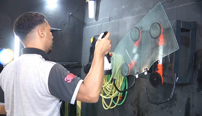 Películas antifurtos chamam a atenção dos motoristas que buscam proteção