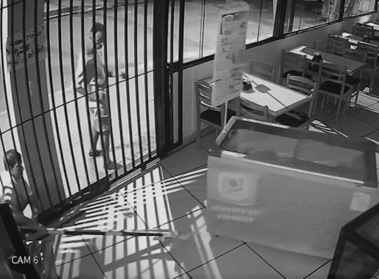 Suspeitos furtaram sorvetes de uma forma inusitada no interior de SP