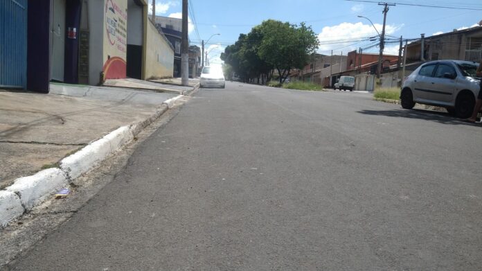 Criança de 3 anos é encontrada na rua durante a madrugada no interior de SP Criança de 3 anos é encontrada na rua durante a madrugada no interior de SP