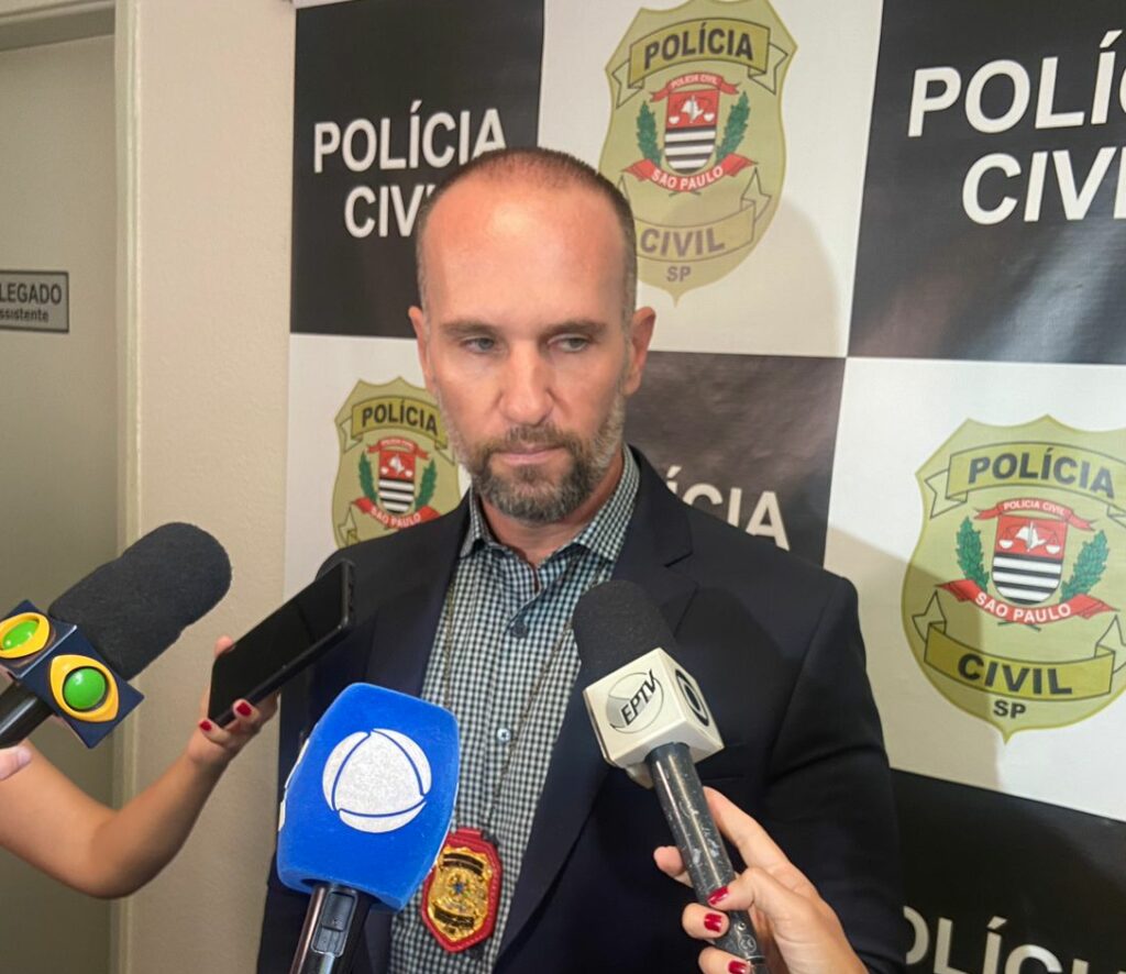 Diretor de escola é preso por armazenamento de pornografia infantil