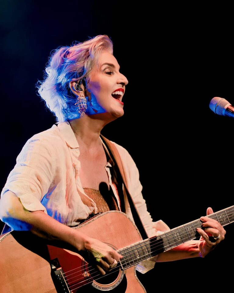 Isabella Taviani completa 20 anos de carreira com show em Campinas