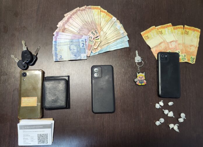 Homens são detidos com drogas e duas menores de idade em motel Homens são detidos com drogas e duas menores de idade em motel