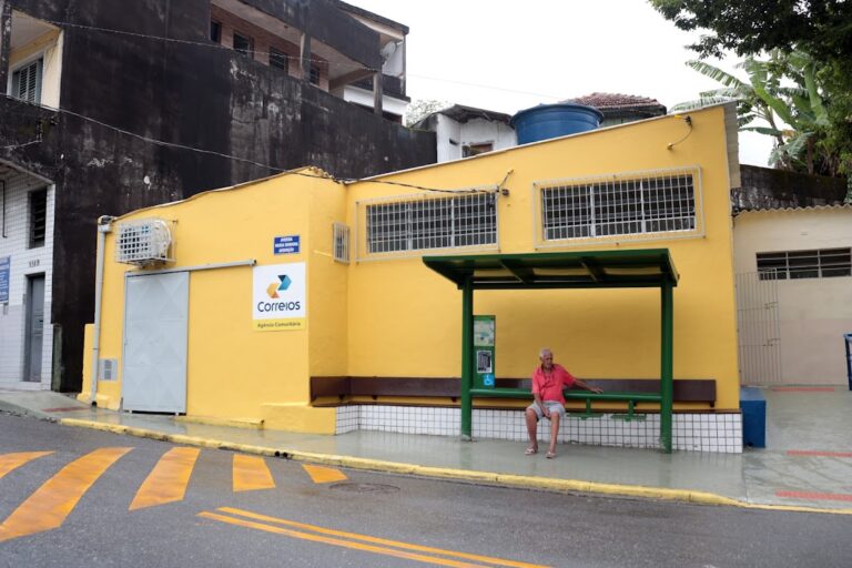 Primeira agência dos Correios no morro é inaugurada em Santos