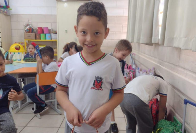Menino de 7 anos com problema cardíaco morre em aula de educação física
