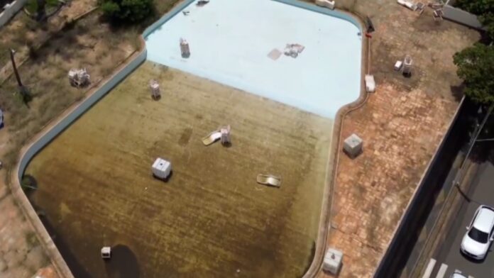 Preocupação com a dengue mais um clube com piscina abandonada preocupa moradores da região