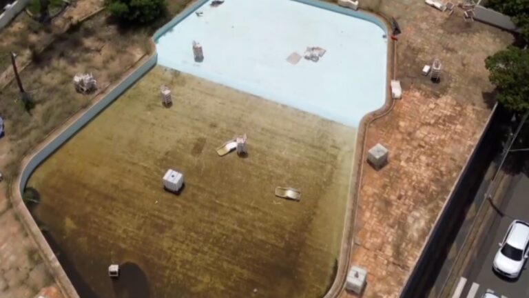 Preocupação com a dengue mais um clube com piscina abandonada preocupa moradores da região