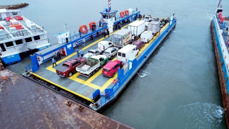 Espera para travessia de São Sebastião a Ilhabela chega a 2h30