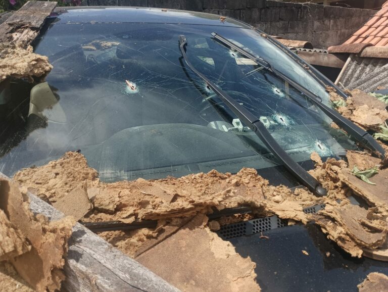 Homem executado em carro era assessor da prefeitura; crime pode ter ligação com o passado do irmão