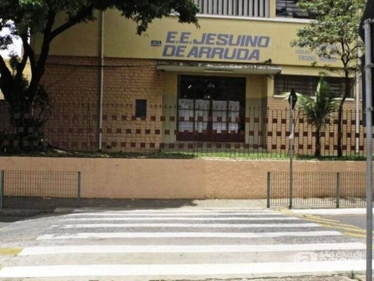 Na saída de escola, aluno de 14 anos é espancado por 10 pessoas e Polícia Civil investiga o caso