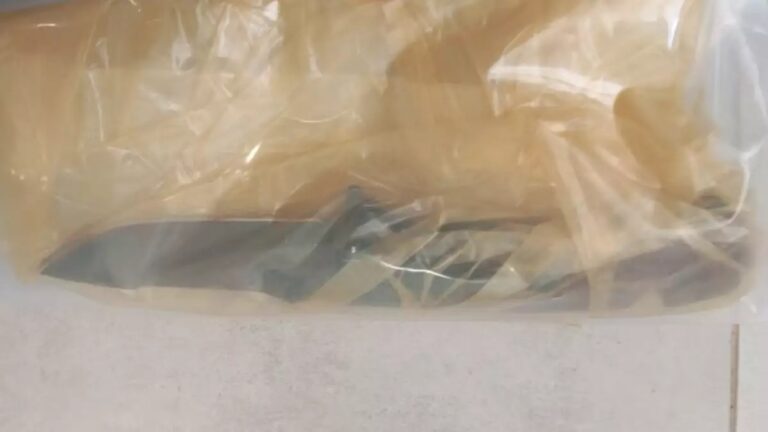 Empresário é esfaqueado pela ex-companheira; mulher acreditava que ele vigiava ela pelo celular