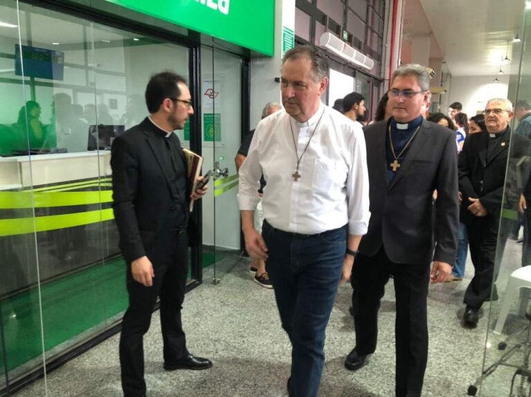Cardeal Ángel Fernández Artime chega em Araçatuba para celebrar 75 anos dos Salesianos