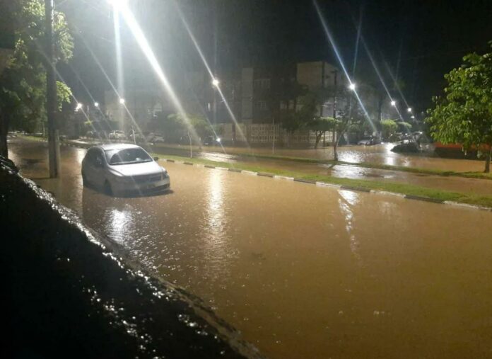 tempestade causa alagamentos em caraguá e ubatuba tempestade causa alagamentos em caraguá e ubatuba