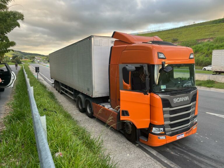 Pirataria do asfalto: motorista é feito refém em roubo de carga na Dom Pedro