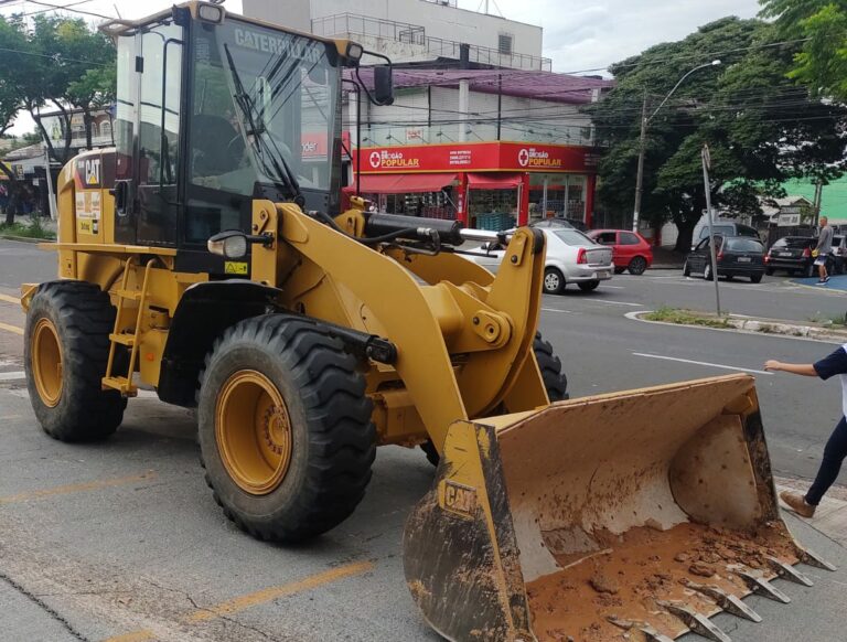 Roubo milionário é registrado nesta sexta; polícia recupera 2 máquinas de terraplanagem