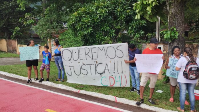 Moradores da CDHU fazem protesto em São Sebastião