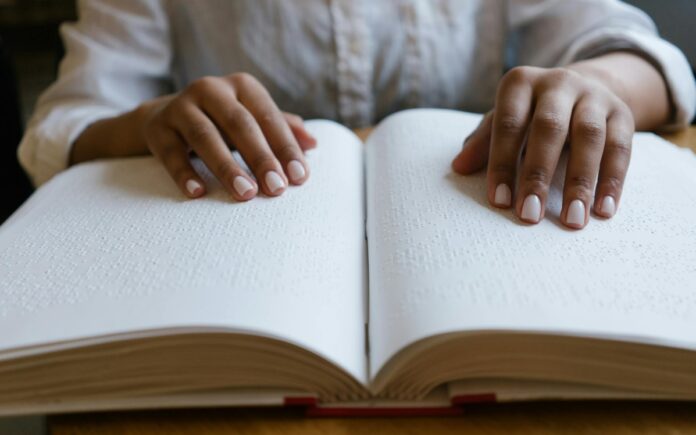 Braille São José recebe oficina sobre acesso à leitura para pessoas cegas
