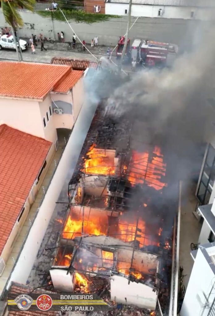 casa destruída incêndio em ssb casa destruída incêndio em ssb