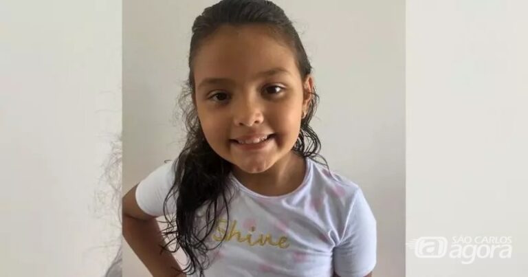 Em tentativa de alterar temperatura do chuveiro, criança de 7 anos sobe em vaso sanitário e morre após queda