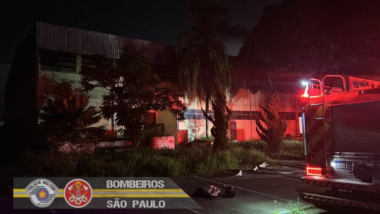 galpão pega fogo em sjc