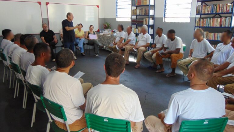 Observatório do Livro e Funap firmam acordo para projeto piloto de leitura com o uso de tablets em presídio