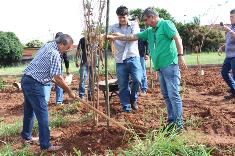 Prefeitura de Araçatuba promove ação de reflorestamento em comemoração ao Dia Mundial da Água