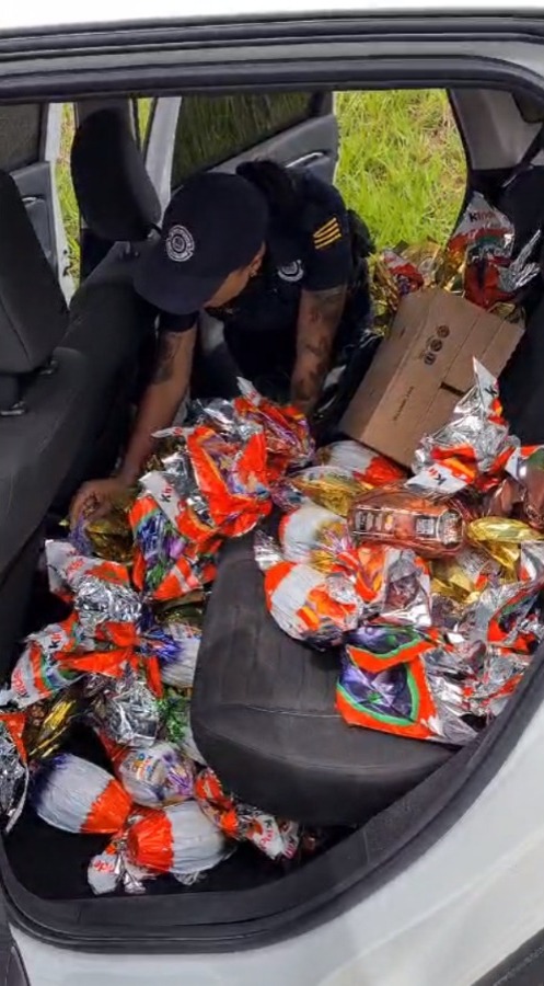 Trio é preso saindo de mercado com ovos de páscoa furtados