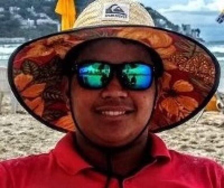 Caminhão tomba em Guararapes e motorista morre