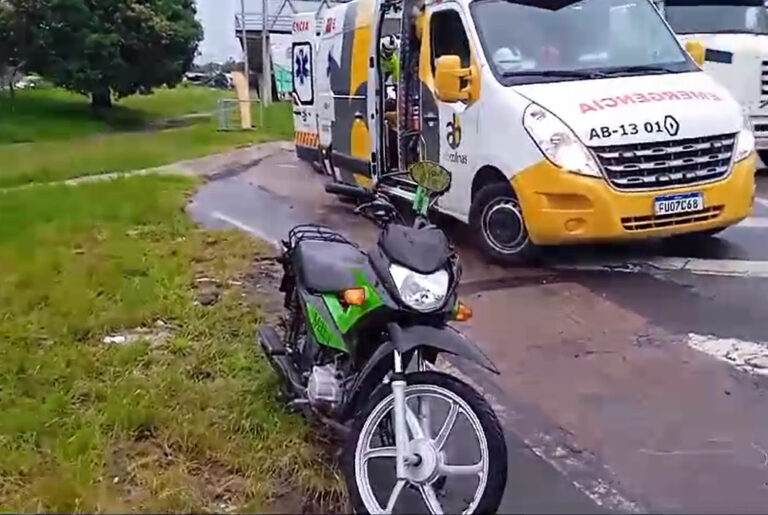 Três ficam feridos em engavetamento na rodovia Santos Dumont