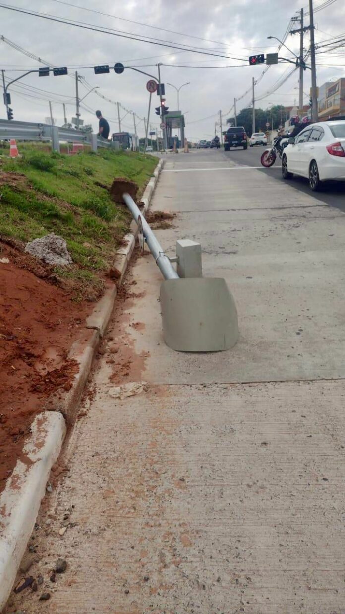 Vândalos destroem radares pela segunda vez em Campinas Vândalos destroem radares pela segunda vez em Campinas