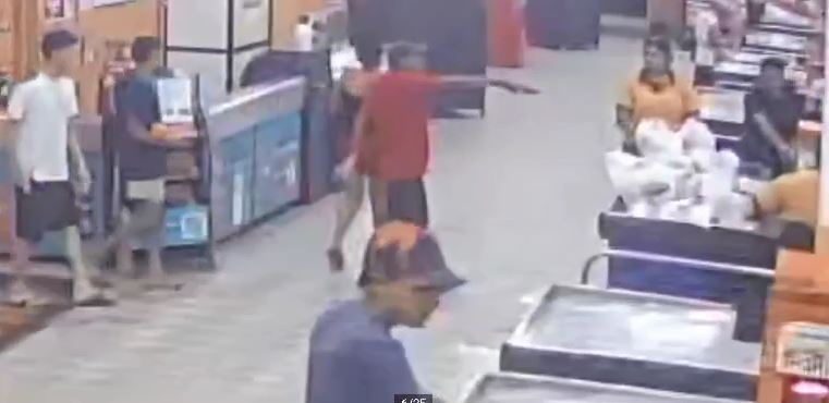 Quadrilha faz arrastão em mercado de São Vicente; veja o vídeo