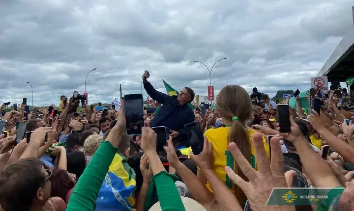 Homem é preso com faca em feira onde Bolsonaro estava, afirma secretário