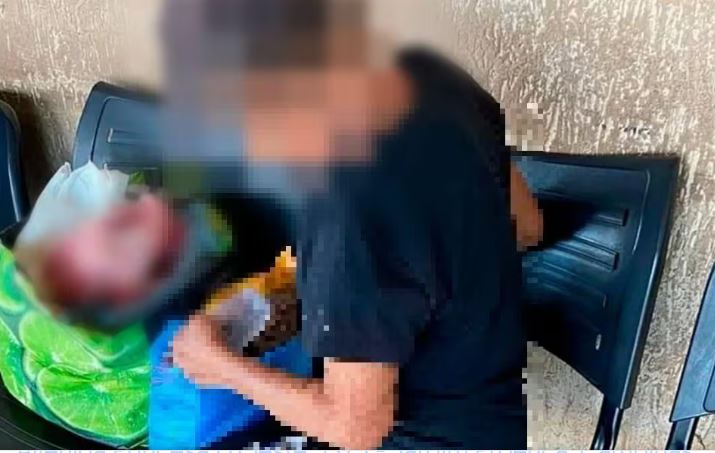 Suspeita de matar cães para comer, idosa é detida com cabeça de cachorro em sacola