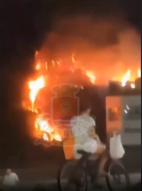 Fogo atinge o Morro do Maluf no Guarujá