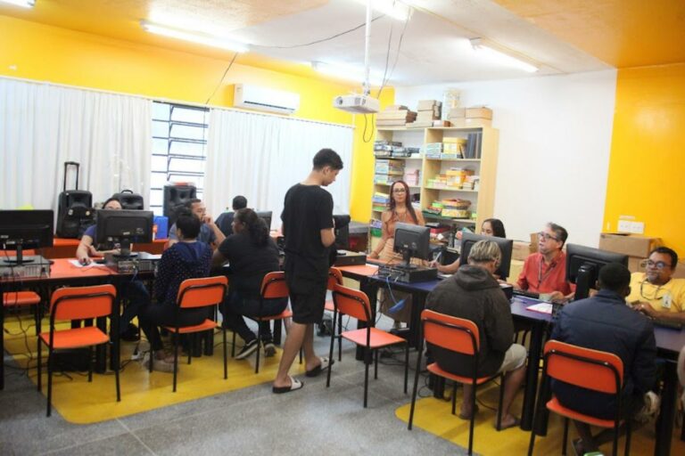 Caravana oferece oportunidades e serviços para moradores da Zona Noroeste de Santos