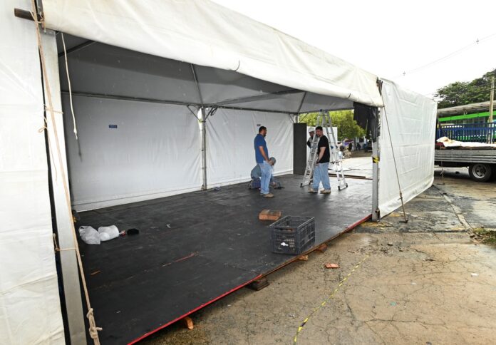 PS Mário Gatti usa tenda para acomodar pacientes durante reforma PS Mário Gatti usa tenda para acomodar pacientes durante reforma