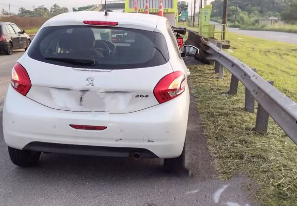 Policial reage a assalto e baleia criminoso