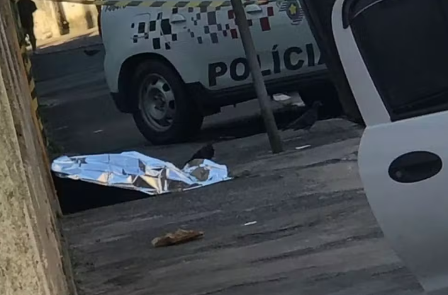 Mulher é encontrada morta em calçada de Santos