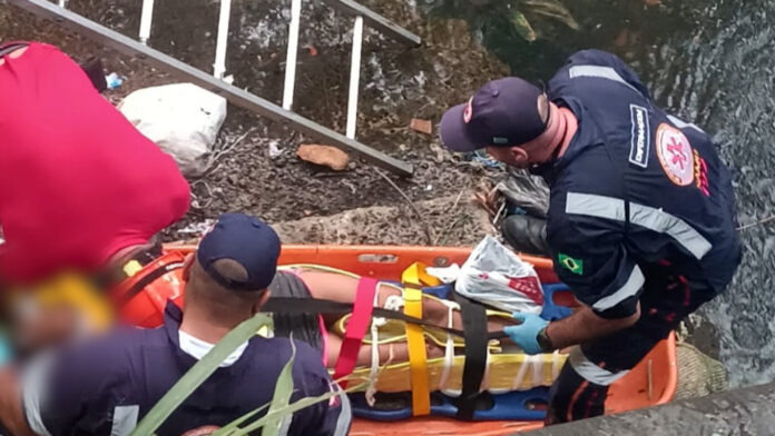 Eles teriam se desequilibrado da moto no bairro Jardim Auxiliadora em Hortolândia.