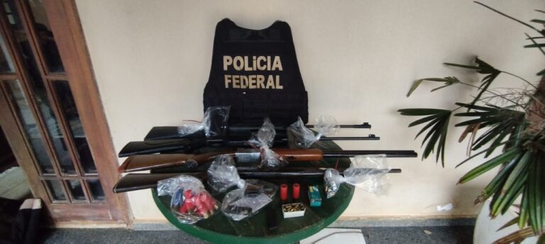 PF prende fazendeiro com arsenal de armas de fogo em Lavrinhas