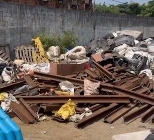 Mulher é presa com mais de 12 toneladas de trilhos de trem