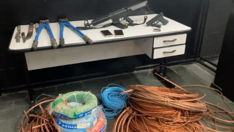 Dupla é presa com 300 kg de fios de cobre