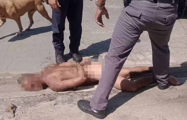 Homem pelado é detido em Guarujá; veja o vídeo