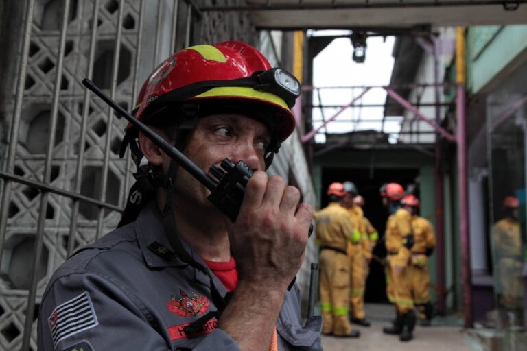 Apartamento pega fogo após ar-condicionado superaquecer em Santos