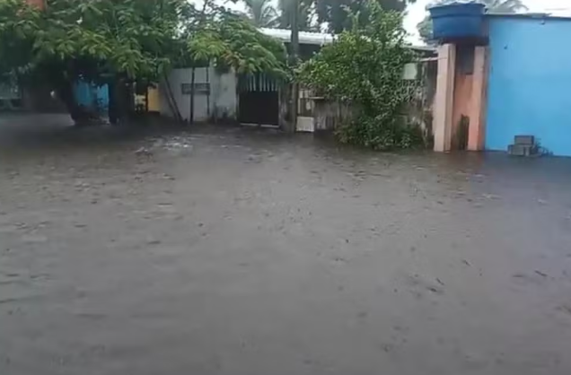 Vó cadeirante e neto ficam ilhados em Itanhaém após fortes chuvas