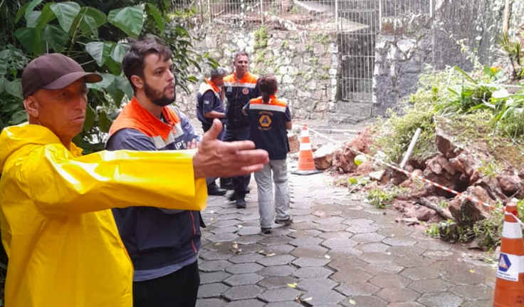 Itanhaém auxilia a população durante as chuvas