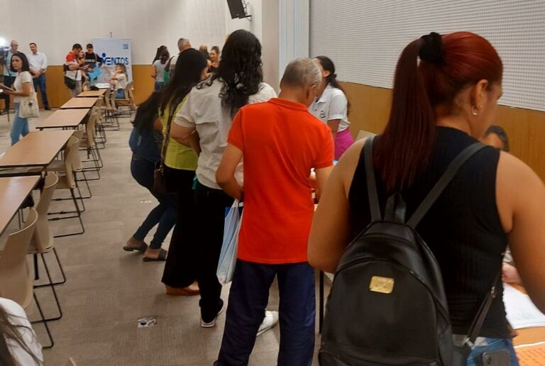 Mais de 1.2 mil currículos foram entregues no Mutirão de Empregos